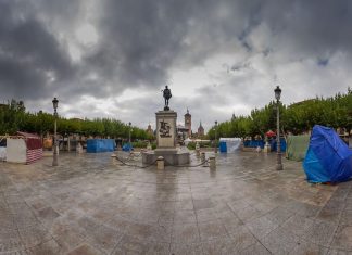 Madrugada en la Plaza de Cervantes y escenas del Mercado Cervantino 2015