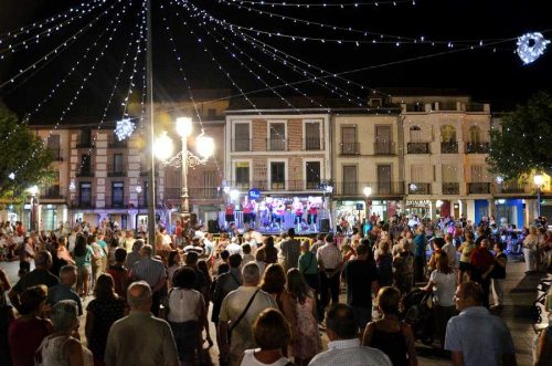 La Plaza de Cervantes se convierte cada noche de Ferias en el epicentro musical de la ciudad.Foto de Ricardo Espinosa Ibeas