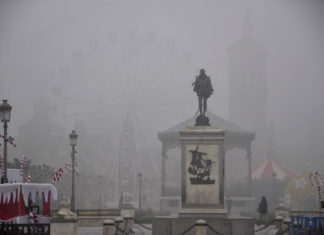 Niebla en la ciudad de la Navidad