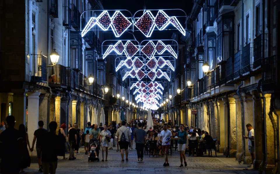 Primera iluminación nocturna del calendario festivo de Alcalá de Henares