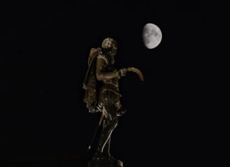 Cervantes y la Luna en Alcalá de Henares